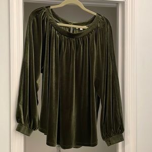 Beautiful olive green velvet Umgee too